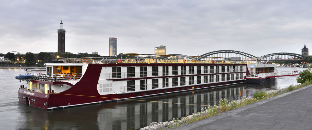 Book a cheap room in FairCruise Business Hotelship Offenbach